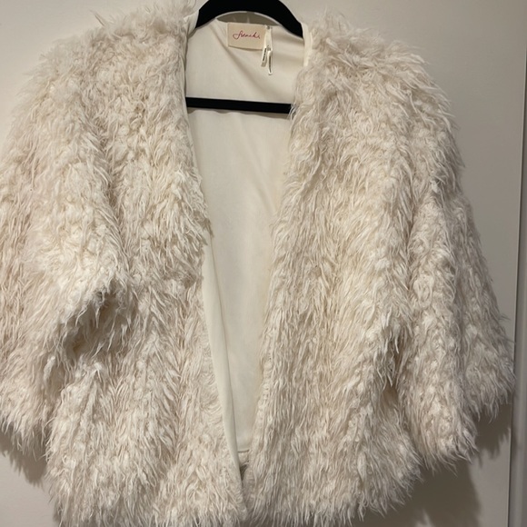 Srenchi white faux fur 3/4 length jacket. Size large - Picture 3 of 6